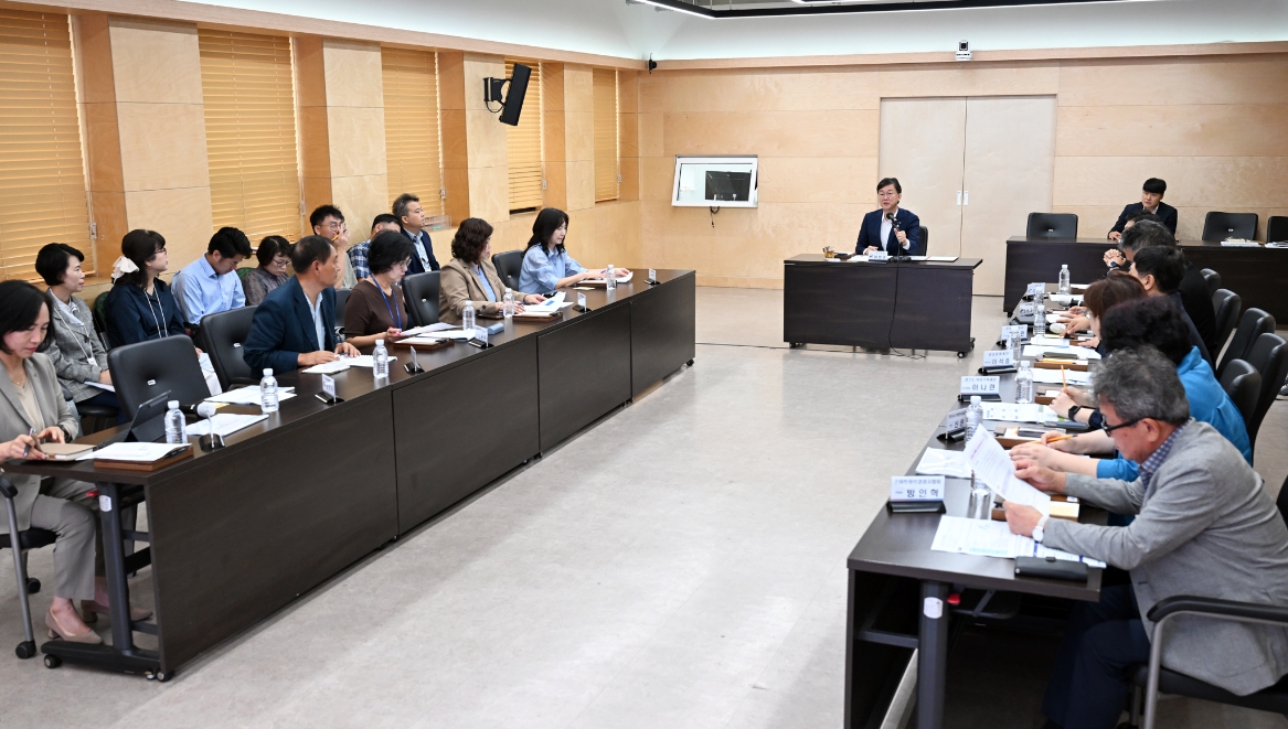 안산시(시장 이민근)는 지난 25일 안산시청 제1회의실에서 ‘안산시 인구정책 기본계획 수립 용역’ 중간 보고회를 개최